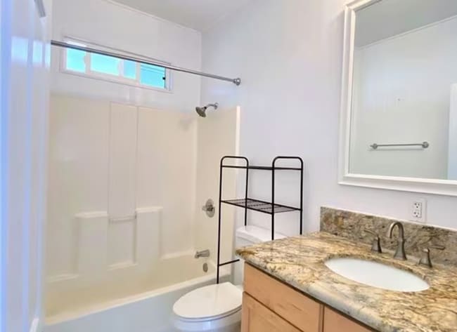 Building Photo - Kaimuki Single-Family Home – 3 Beds 2 Baths, Utilities + AC Included, No Pets