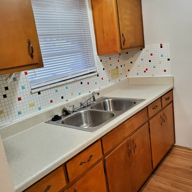 Building Photo - 5 South 60th St Apt A