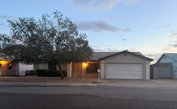 Building Photo - 807 W Palomino Dr