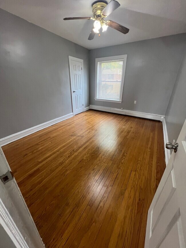 Foto del edificio - 909 E 85th St