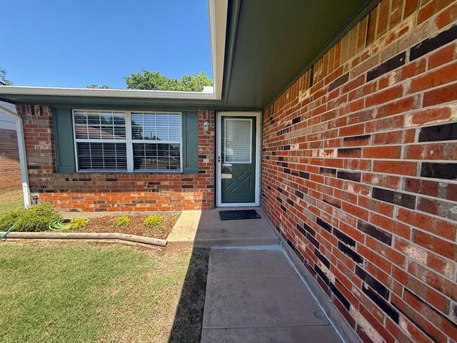 Building Photo - 1015 Swan Lake Ct