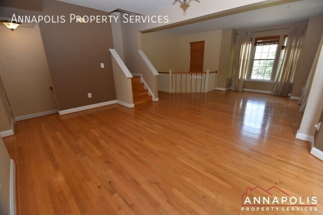Building Photo - 888 Stonehurst Ct