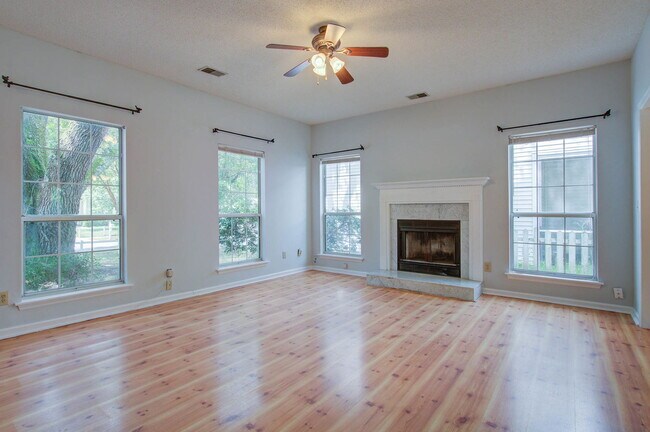 Foto del edificio - 1559 Harborsun Dr