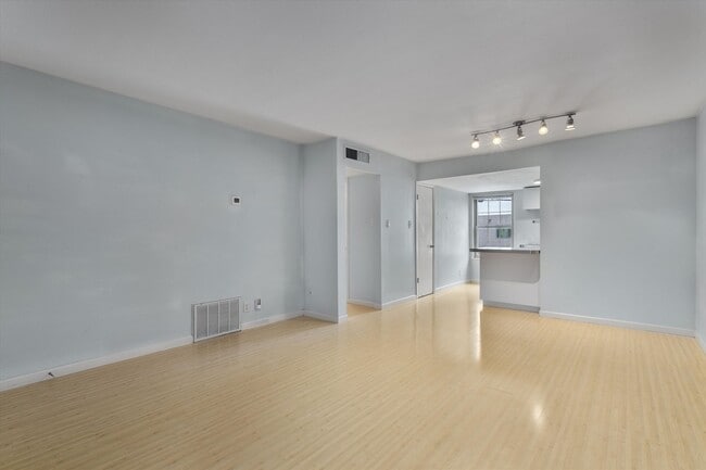 Building Photo - Prime 2 Bed 1 Bath in 78704 Near Downtown Austin
