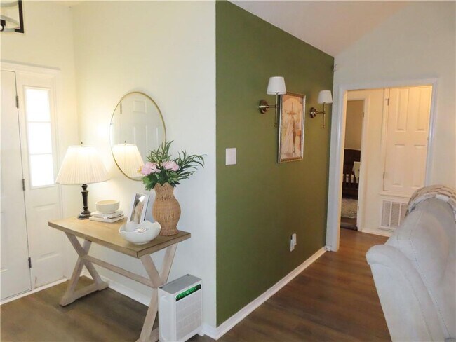 Foto del edificio - 9471 Homestead Dr S
