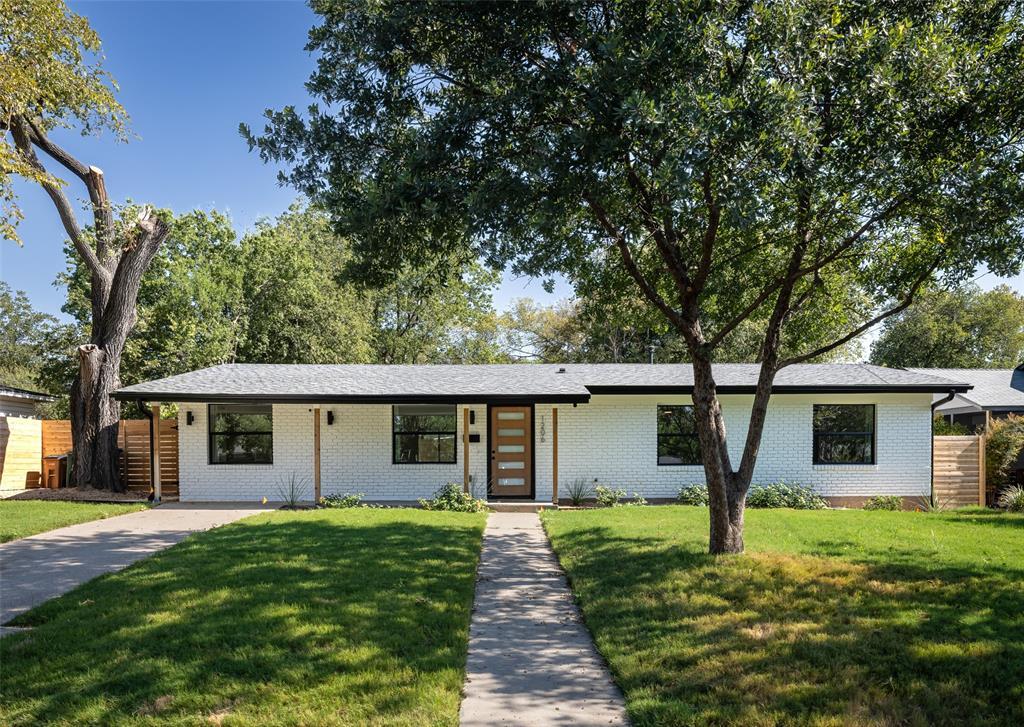 Primary Photo - 1206 Cloverleaf Dr