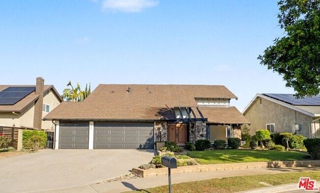 Foto del edificio - 243 Blanquita Way