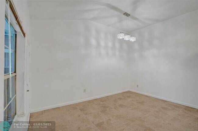 Foto del edificio - 1050 Crystal Way