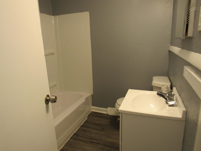 Foto del edificio - 11429 E Lexington Ave