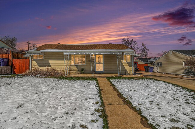 Building Photo - Updated 3 Bedroom Home in Westwood Coming ...