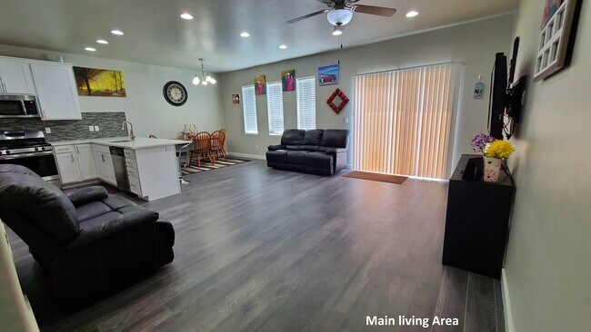 Building Photo - 12496 Shade Ln