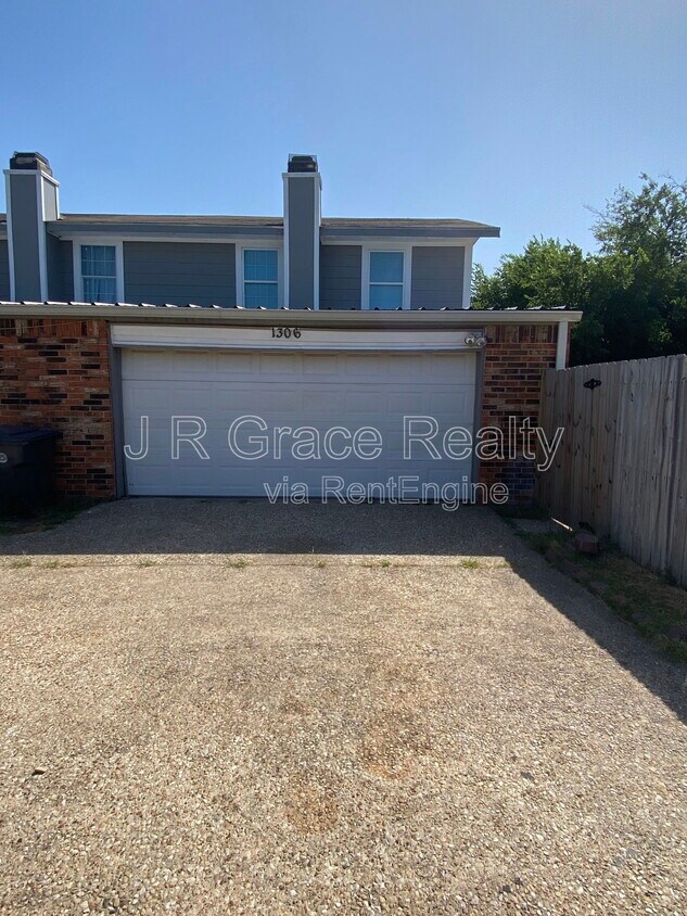 Foto del edificio - 1306 Chapel Creek Rd