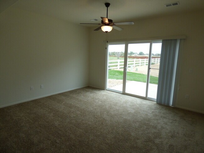 Foto del edificio - Two Story, 3 Bedroom Home in Village East Subdivision in Windsor