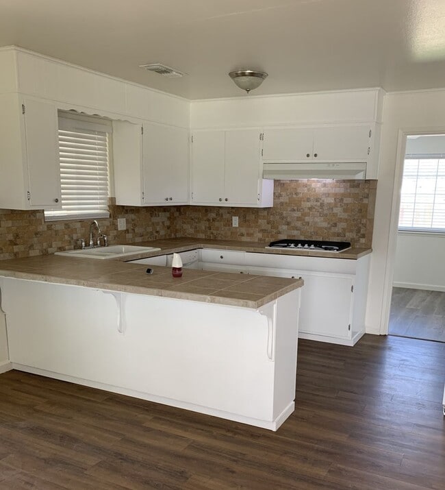 Building Photo - 3 Bedroom 2 Bath Home