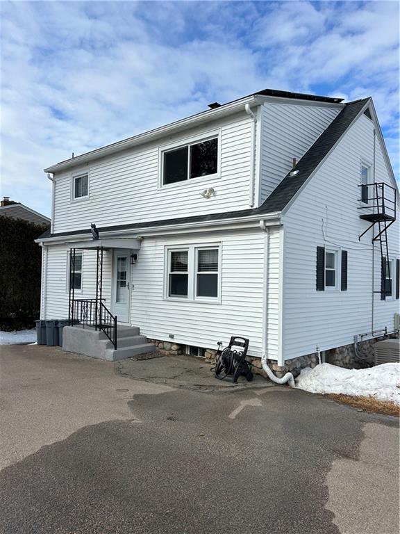 Building Photo - 103 Oak St