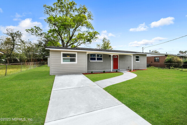 Building Photo - 9557 Priory Ave