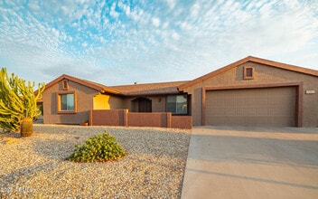 Building Photo - 10005 W Oak Ridge Dr