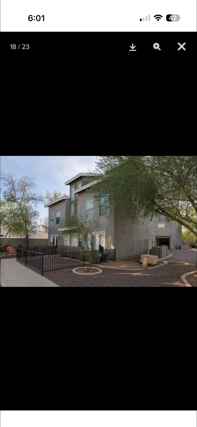 Building Photo - 1205 W Roosevelt St