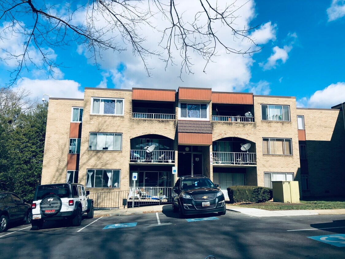 430 Girard St, Gaithersburg, MD 20877 Condo for Rent in Gaithersburg