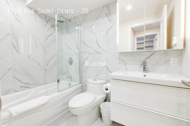Building Photo - 1755 R. Saint-Denis