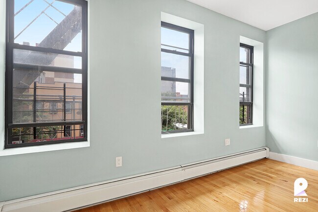 Foto del edificio - 1731 Pitkin Ave