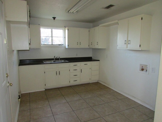 Foto del edificio - 3135 N Dixie Blvd