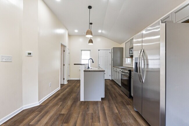 Building Photo - 1014 Olmstead Ave