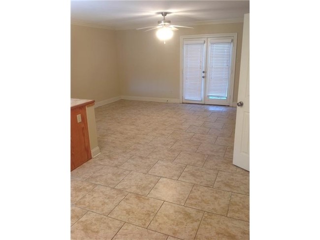 Sala - 1070 Cousin St