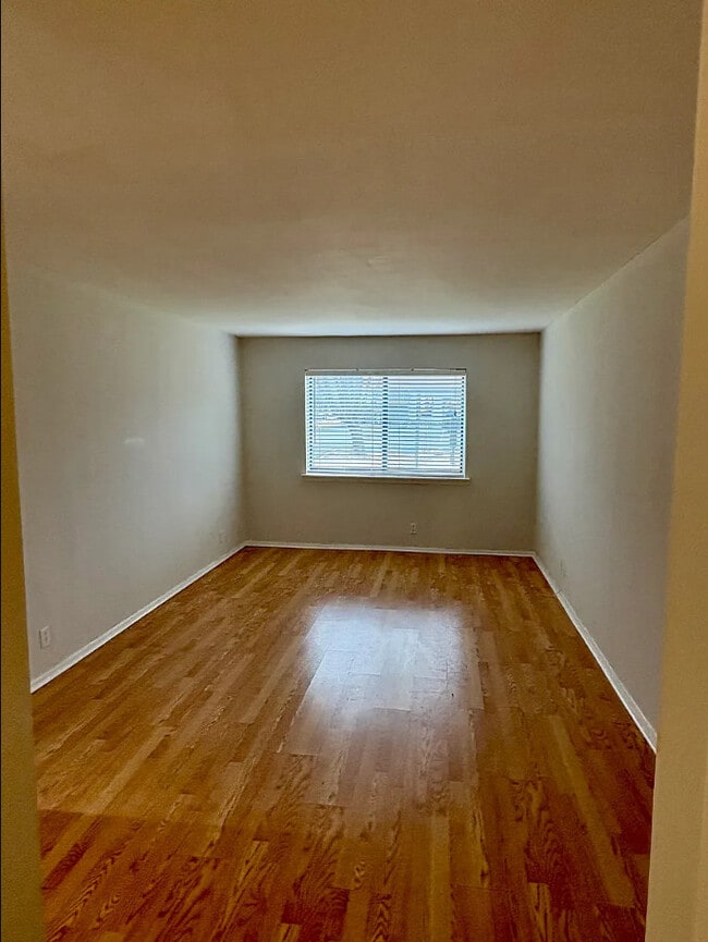 Building Photo - Hilton Arms