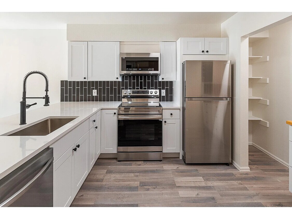 Foto principal - 3407 Stover St
