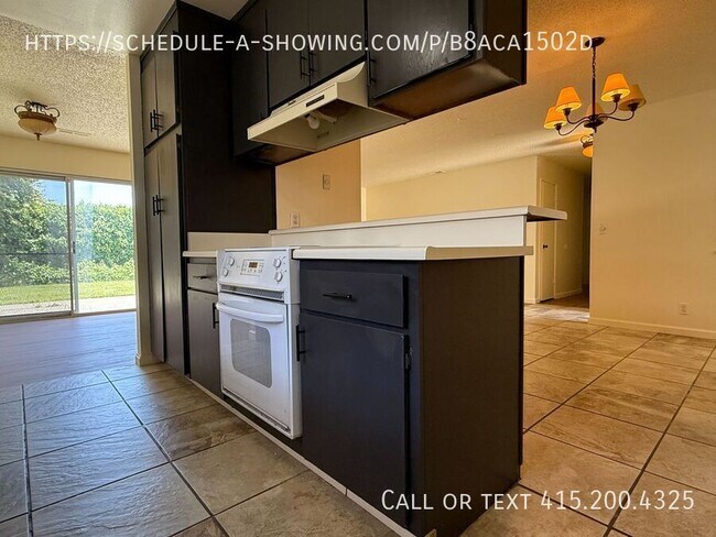 Building Photo - 938 Estrada Ct