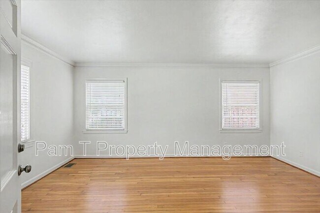 Foto del edificio - 736 E 45th St