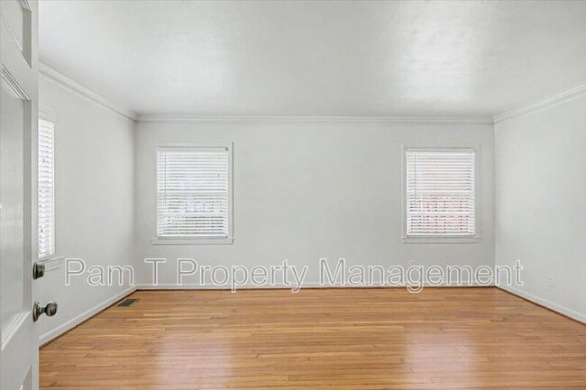 Building Photo - 736 E 45th St