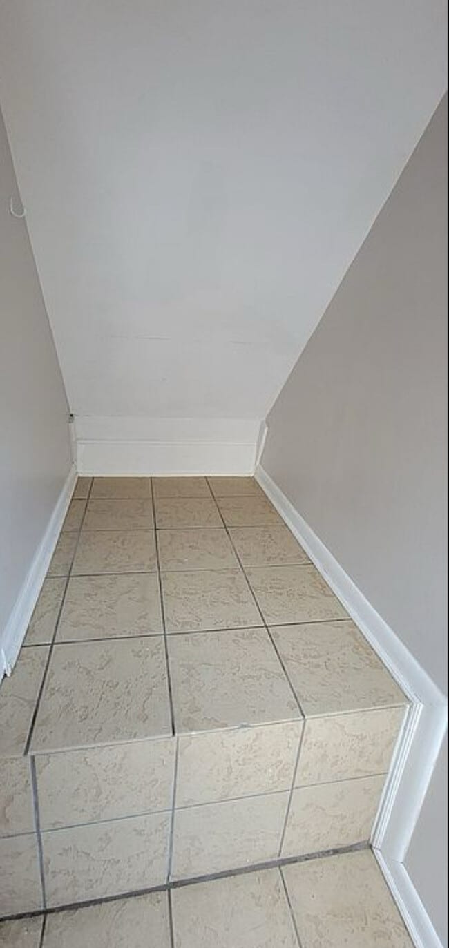 Building Photo - 15 Minden Ave