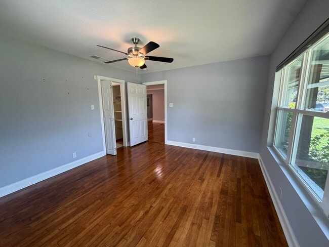 Building Photo - 2555 W Kings Hwy