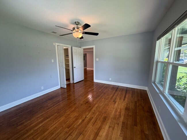Foto del edificio - 2555 W Kings Hwy