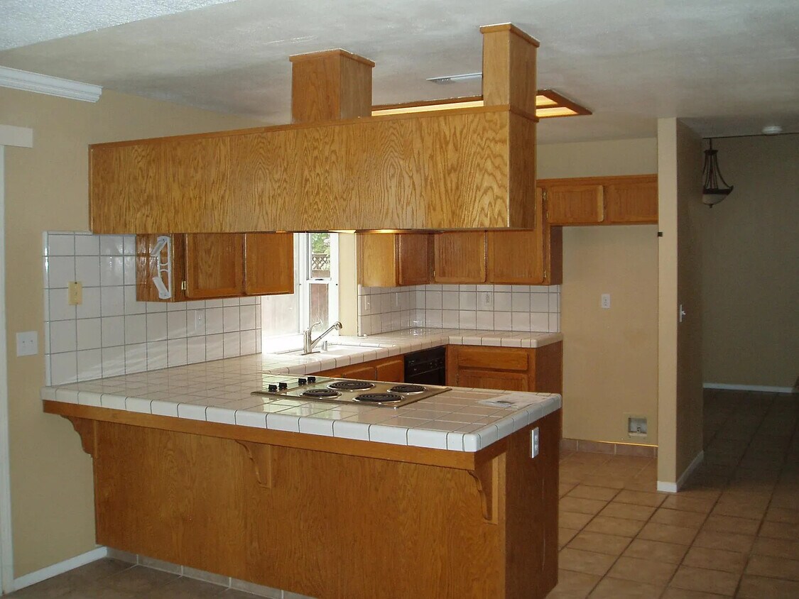 Foto del edificio - 1763 E Goshen Ave