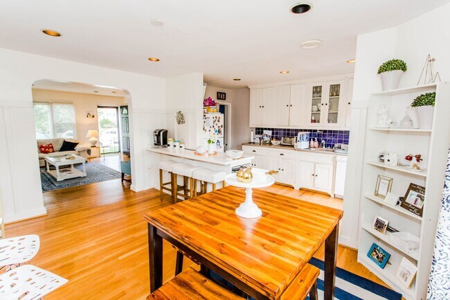 Foto del edificio - 978 Radcliffe Rd