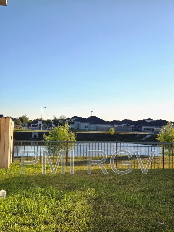 Foto del edificio - 2912 E Israel Ave