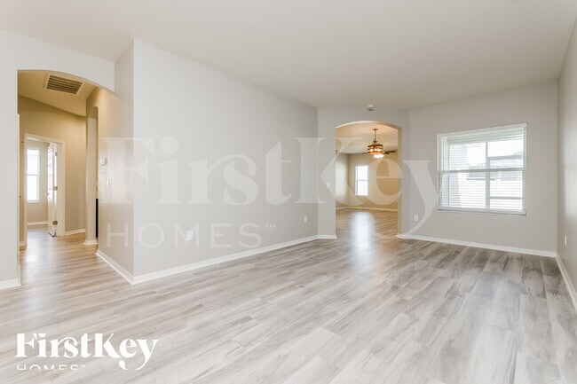 Building Photo - 533 Interlock St