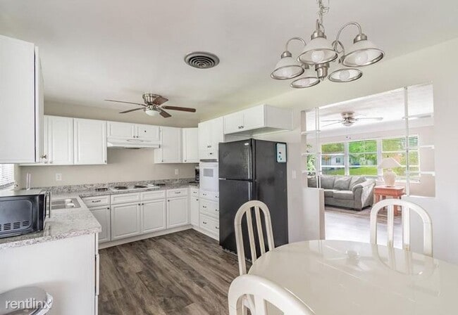 Building Photo - 3 br, 2 bath House - 3210 Carleton Circle ...