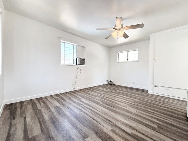Building Photo - 910 N Herbert Ave