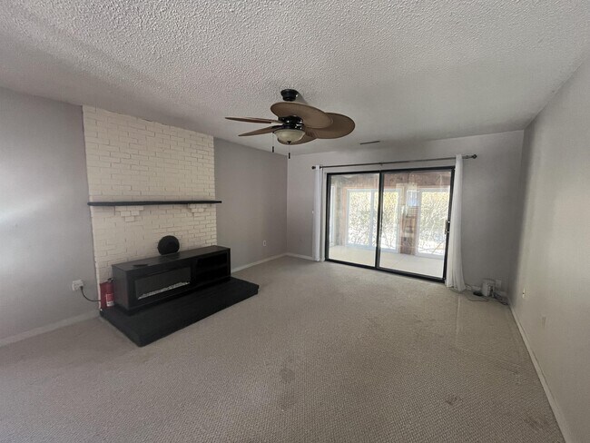 Building Photo - 59 Highwood Dr