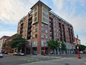 Building Photo - 411 NW Flanders St