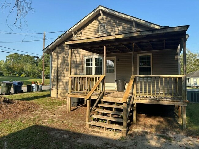 Building Photo - 1308 College St