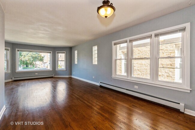 Building Photo - 5931 N Merrimac Ave