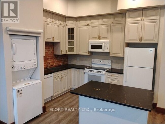 Photo du bâtiment - 251 Front St