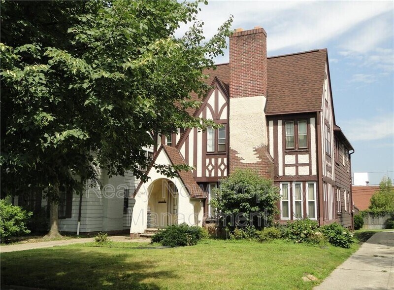 17003 Kenyon Rd, Shaker Heights, OH 44120 Condo for Rent in Shaker