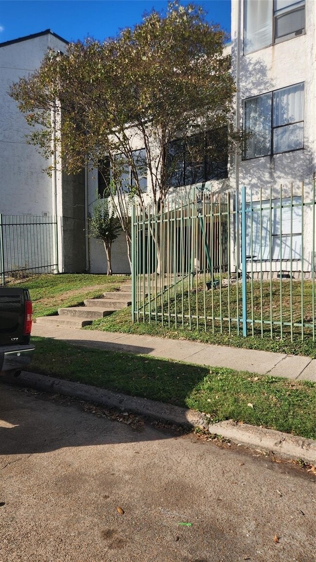 Foto del edificio - 2818 S Bartell Dr