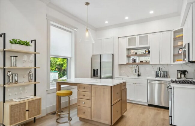 Foto del edificio - 2956 W Logan Blvd